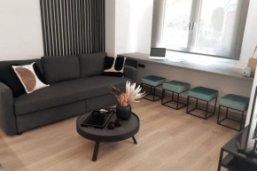 Camellia Suite - 5 min drive to Piraeus Port